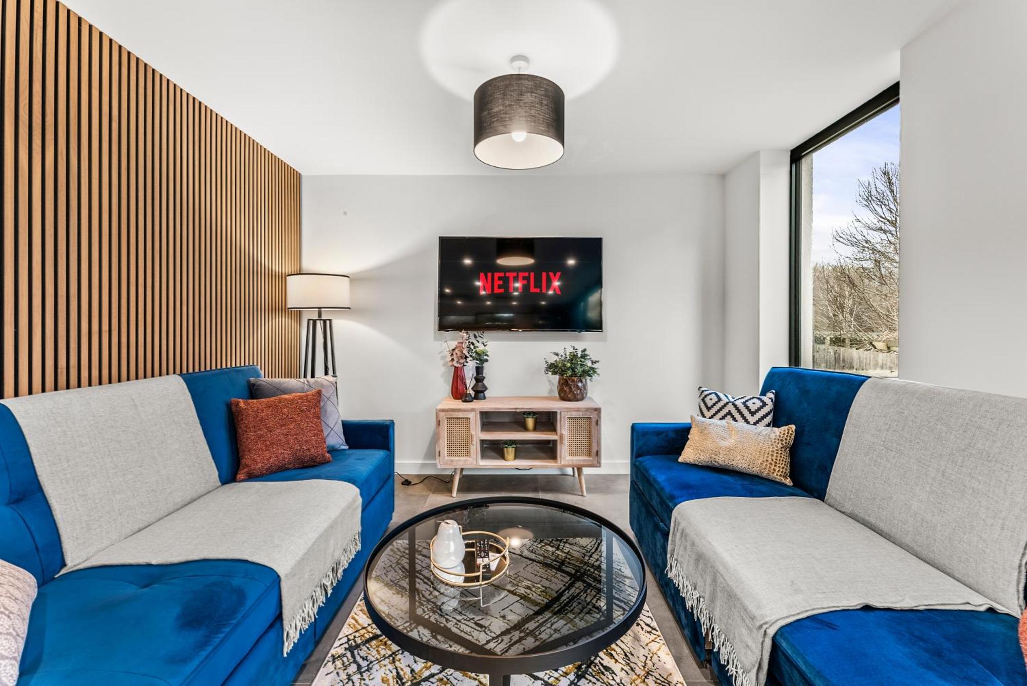 Elegant Retreat In Cheltenham - Garden & Parking Included Extérieur photo