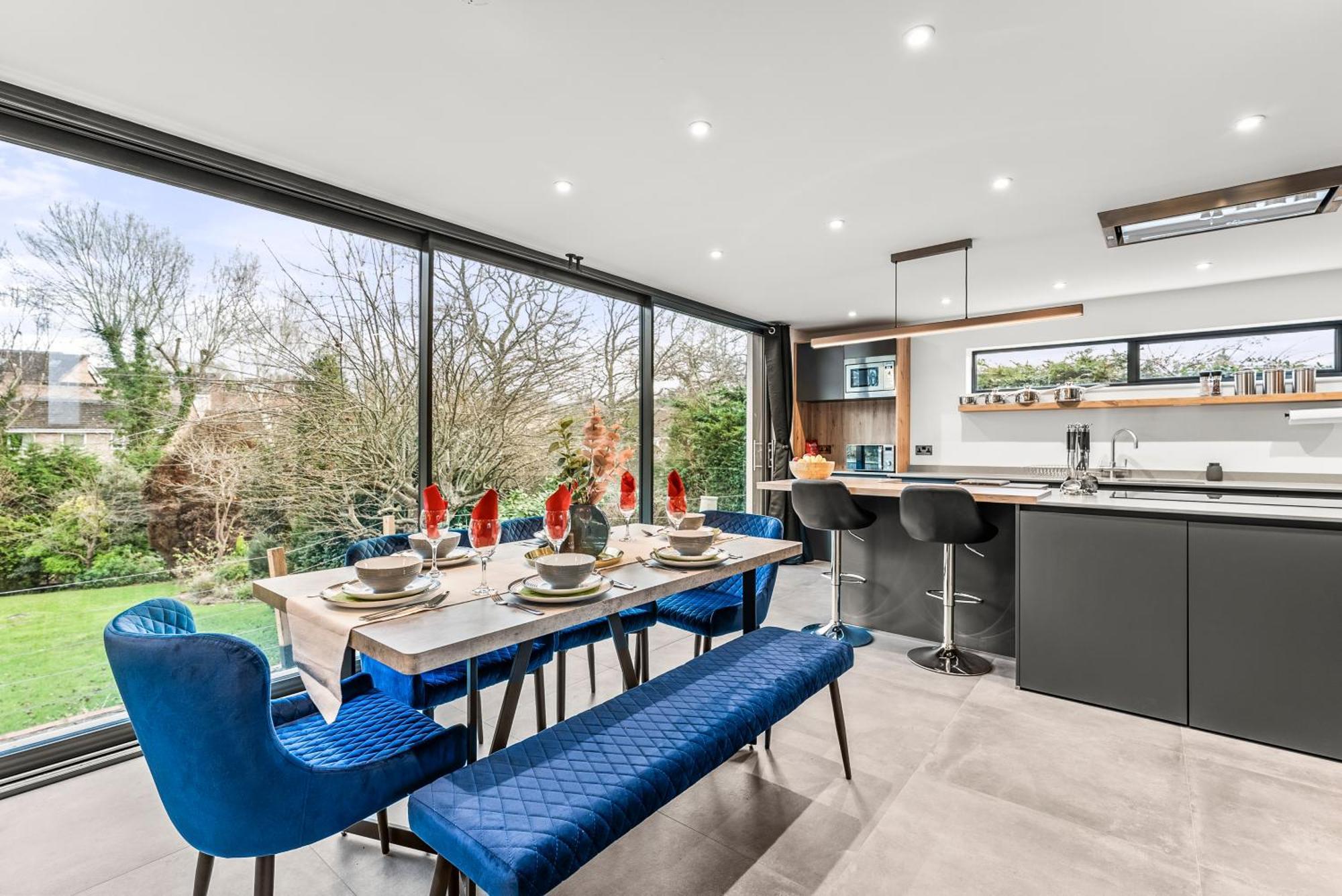 Elegant Retreat In Cheltenham - Garden & Parking Included Extérieur photo