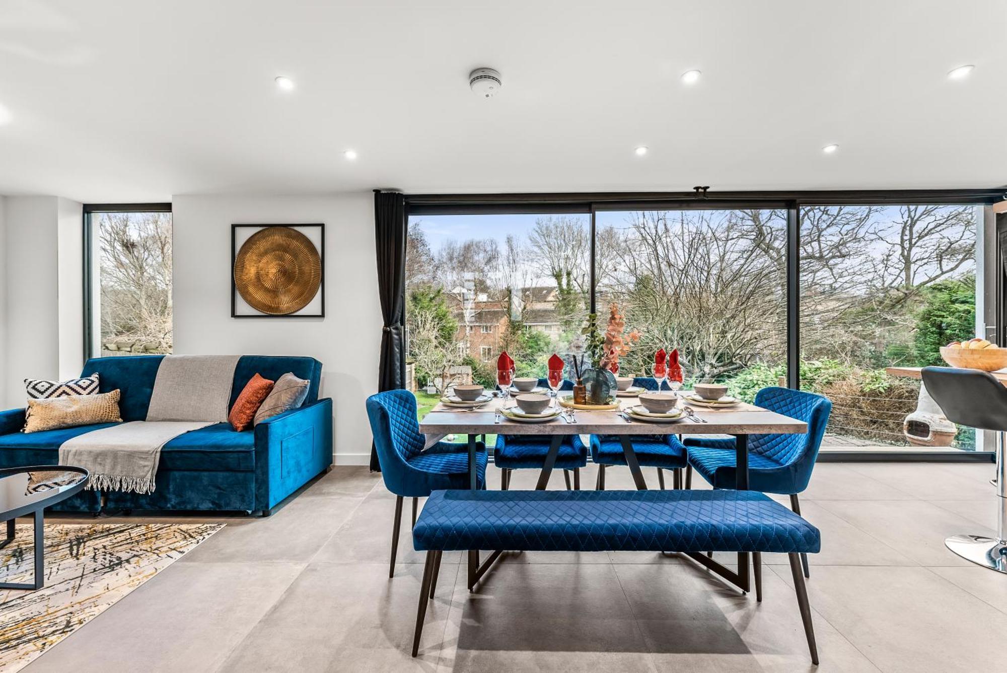 Elegant Retreat In Cheltenham - Garden & Parking Included Extérieur photo