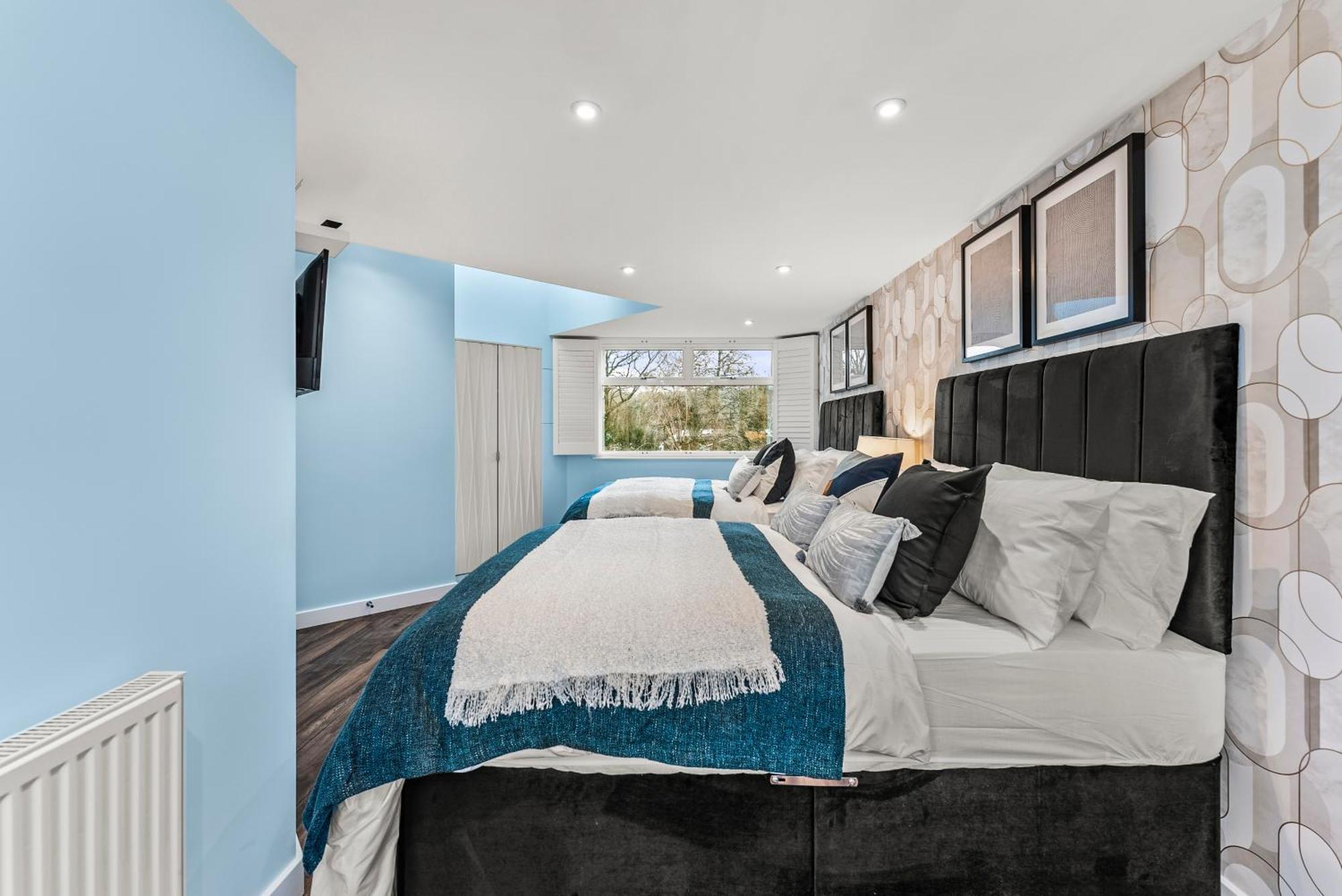 Elegant Retreat In Cheltenham - Garden & Parking Included Extérieur photo