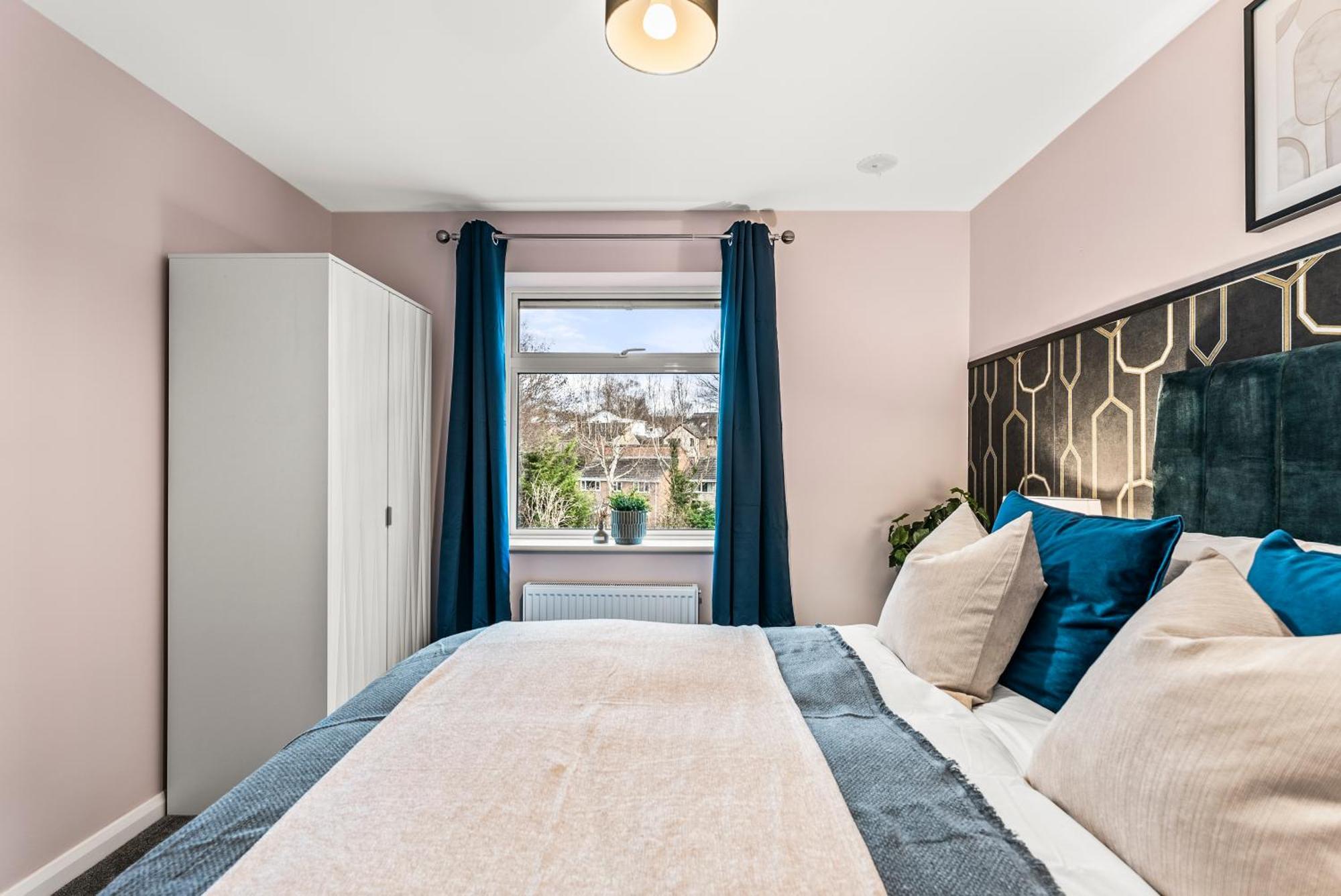 Elegant Retreat In Cheltenham - Garden & Parking Included Extérieur photo