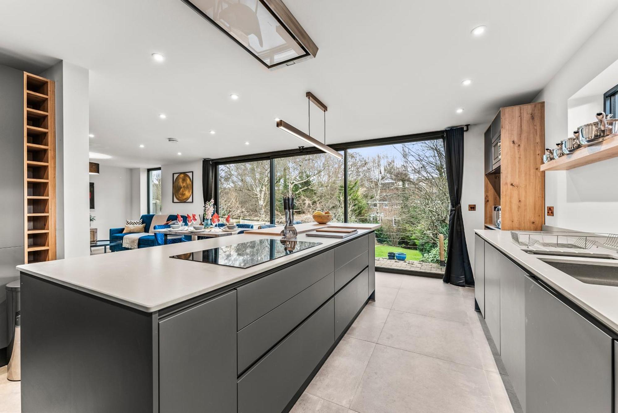 Elegant Retreat In Cheltenham - Garden & Parking Included Extérieur photo
