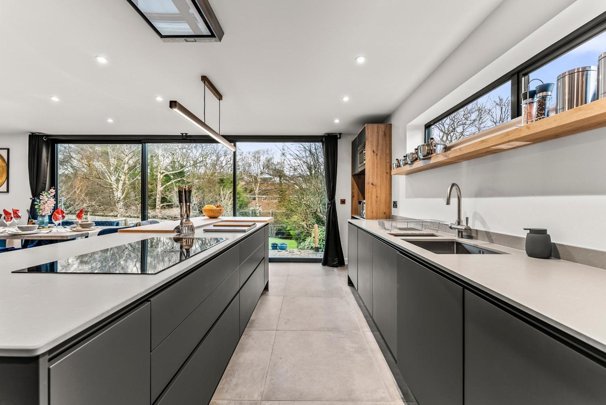 Elegant Retreat In Cheltenham - Garden & Parking Included Extérieur photo