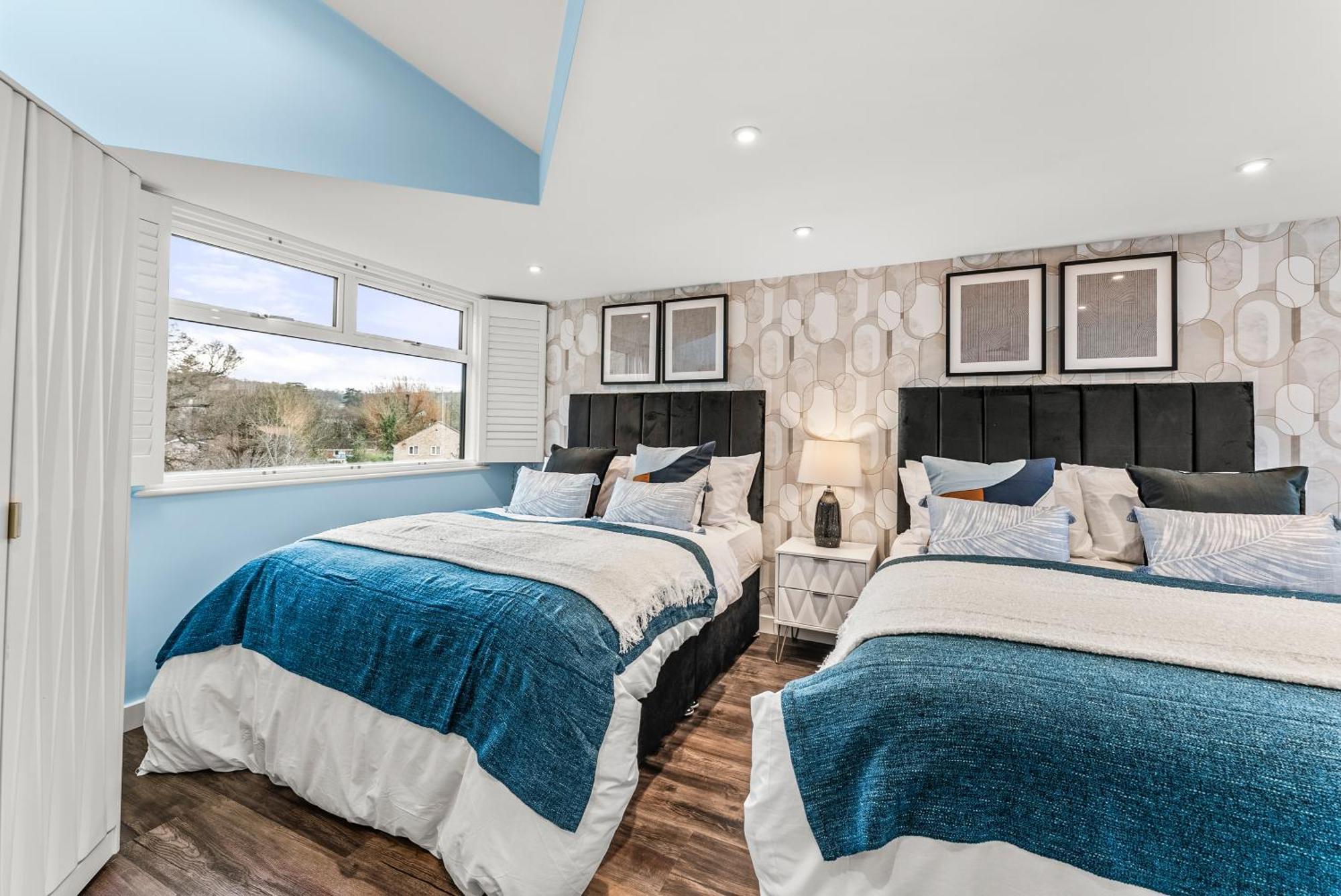 Elegant Retreat In Cheltenham - Garden & Parking Included Extérieur photo