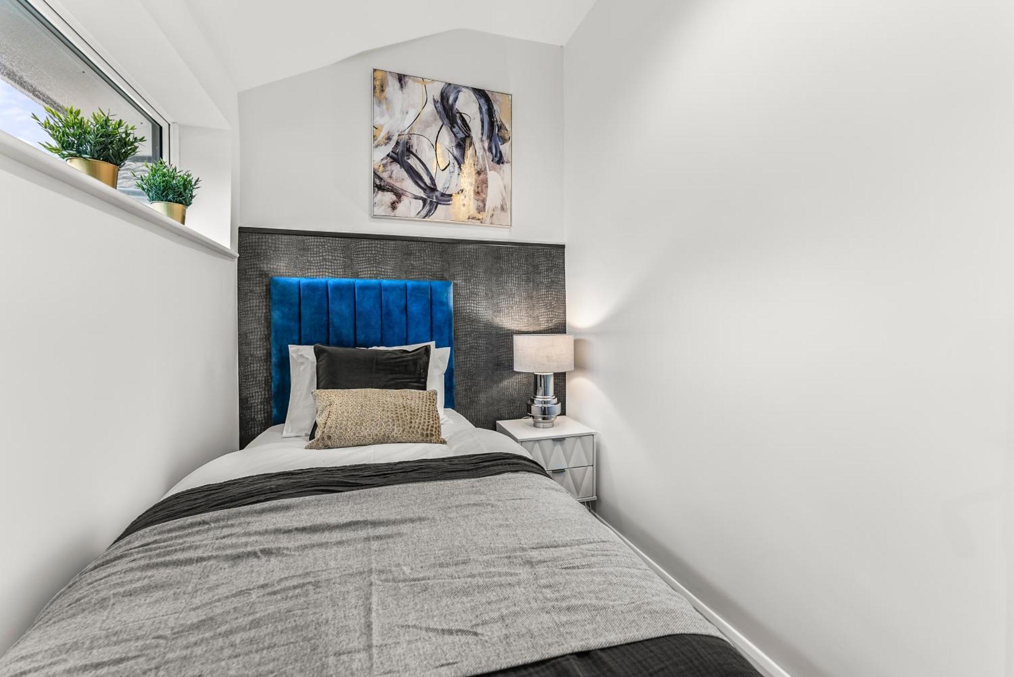 Elegant Retreat In Cheltenham - Garden & Parking Included Extérieur photo