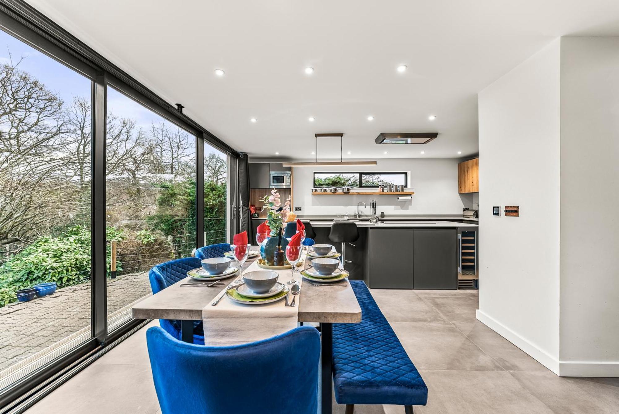Elegant Retreat In Cheltenham - Garden & Parking Included Extérieur photo
