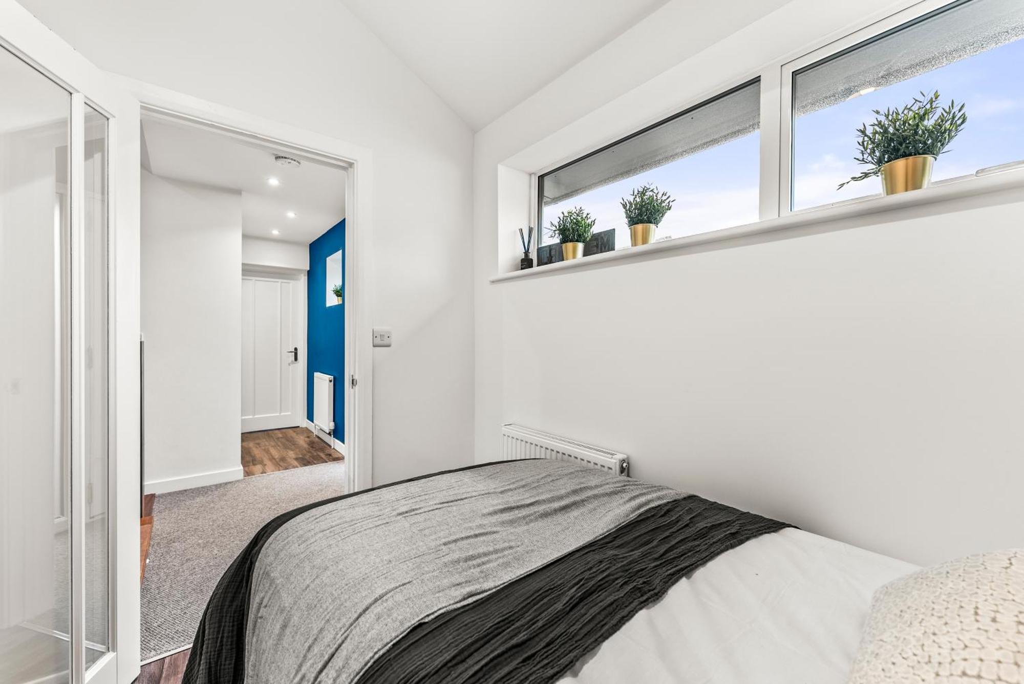 Elegant Retreat In Cheltenham - Garden & Parking Included Extérieur photo