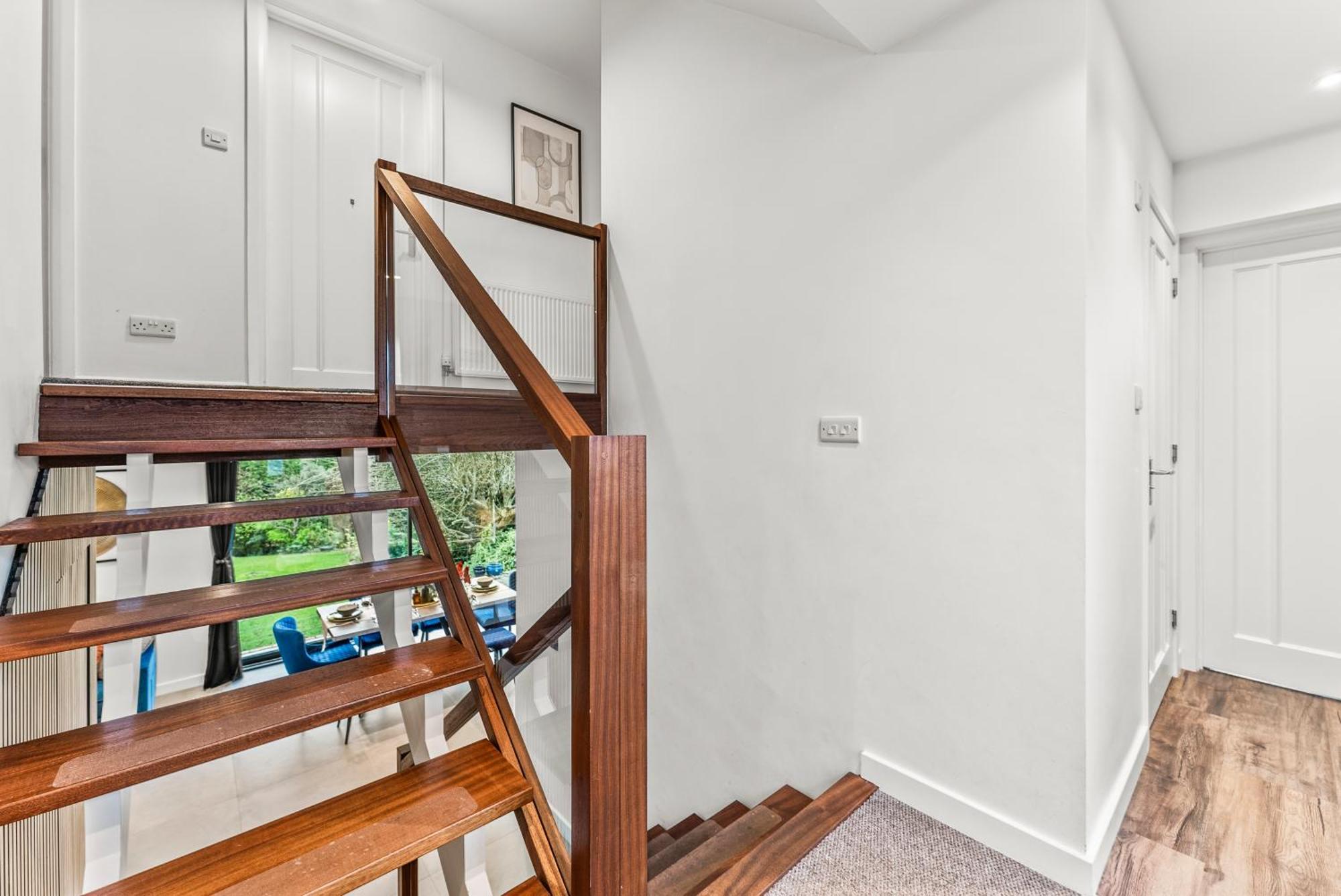 Elegant Retreat In Cheltenham - Garden & Parking Included Extérieur photo