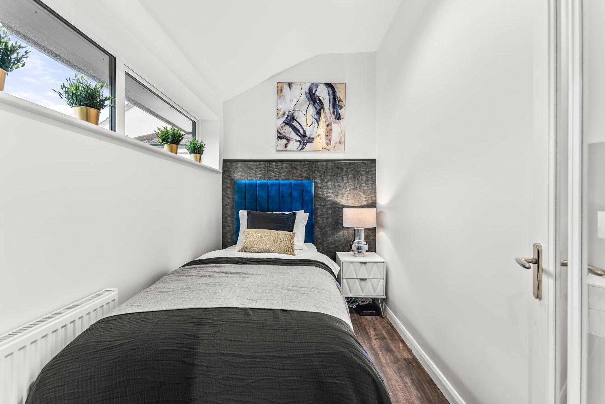 Elegant Retreat In Cheltenham - Garden & Parking Included Extérieur photo